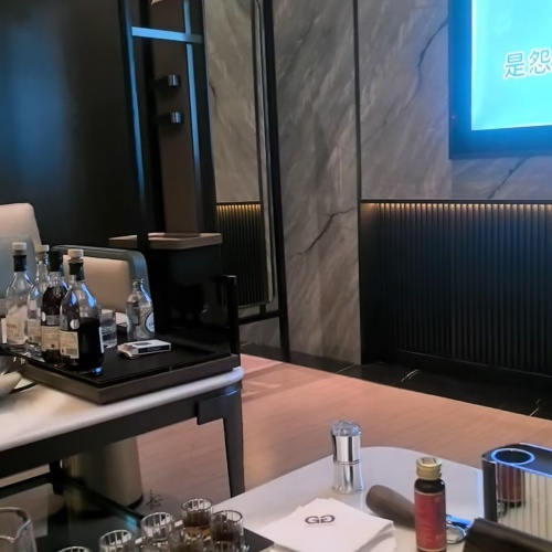 淮北豪华KTV诚聘酒水推广专员，提供住宿公寓