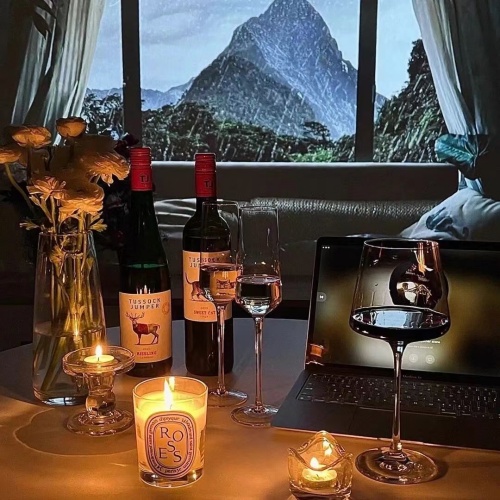 南京夜总会音乐舞台,酒吧歌手招募与夜场排行榜,实现音乐梦想的