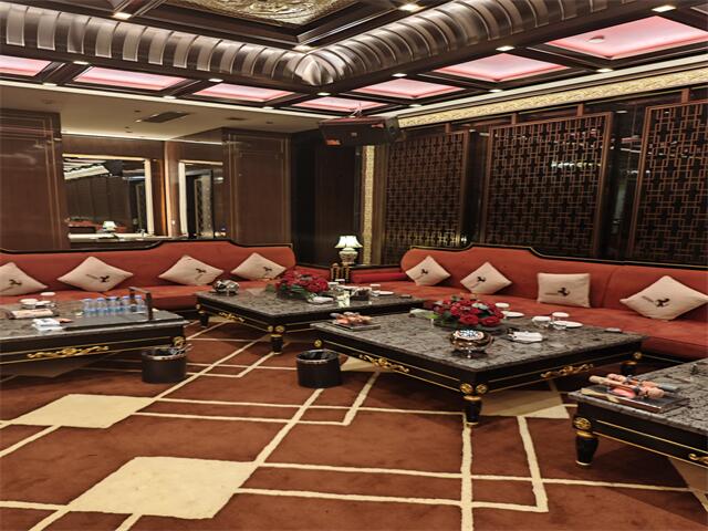 昆明KTV诚聘包厢服务员，提供机票报销福利